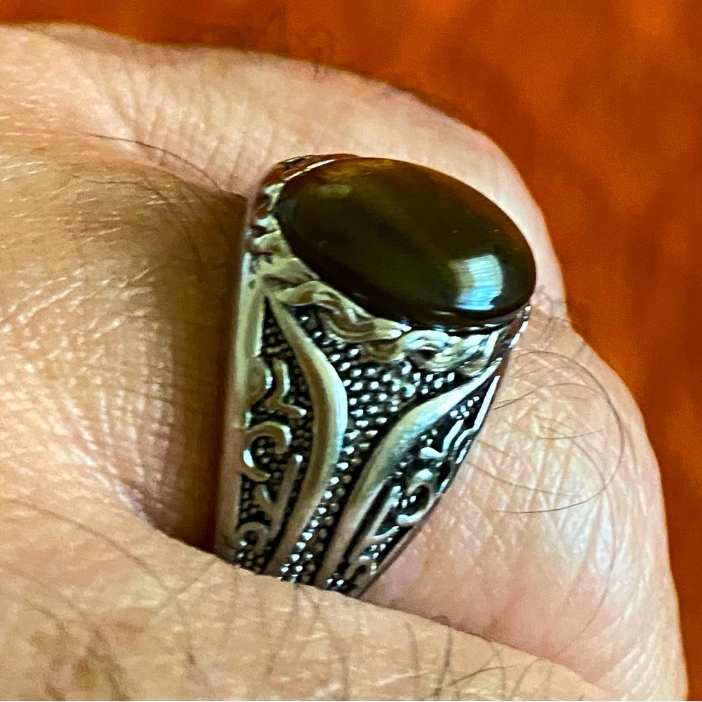 Cat eye ring.